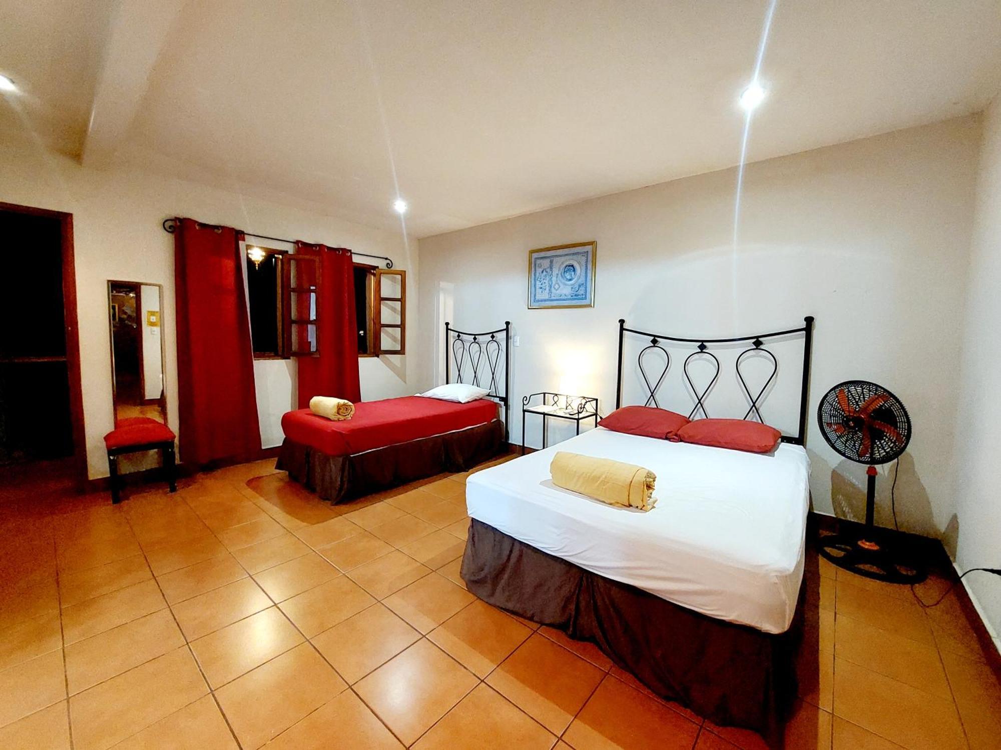 Hostal Lolita'S Boutique Granada Zewnętrze zdjęcie